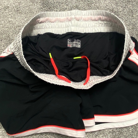 Black & White (w/Pink) Under Armour Workout Shorts, M - Picture 3 of 12